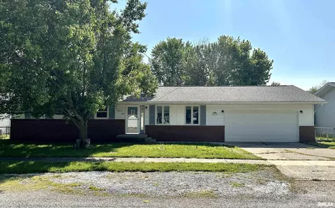 508 S Lincoln St, Divernon, IL 62530