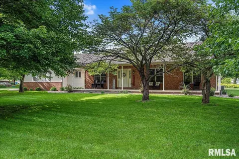 28 Hawthorn Ln, Pleasant Plains, IL 62677