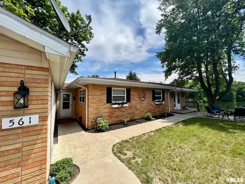 561 Lemon St, Petersburg, IL 62675