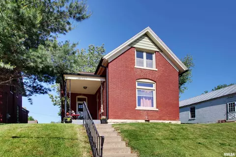 809 N 17th St, Quincy, IL 62301