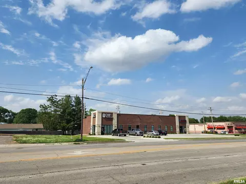 610 Woodlawn St, Lincoln, IL 62656