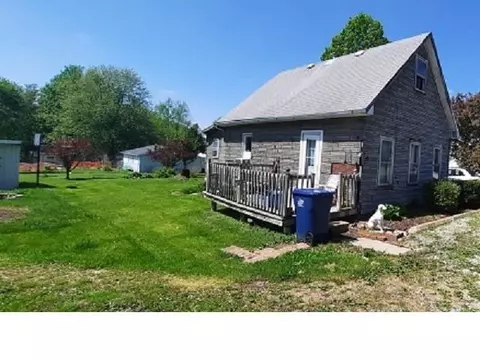 102 Clark St, East Galesburg, IL 61430