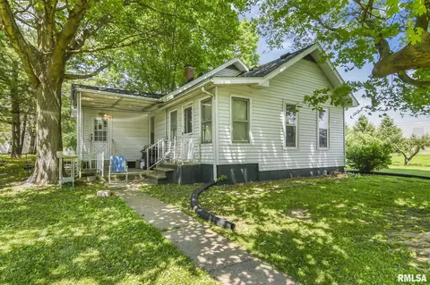 106 2nd St, Cantrall, IL 62625