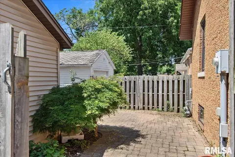 2137 N 6th St, Springfield, IL 62702 photo 42
