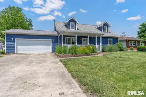 1212 W Jefferson St, Auburn, IL 62615