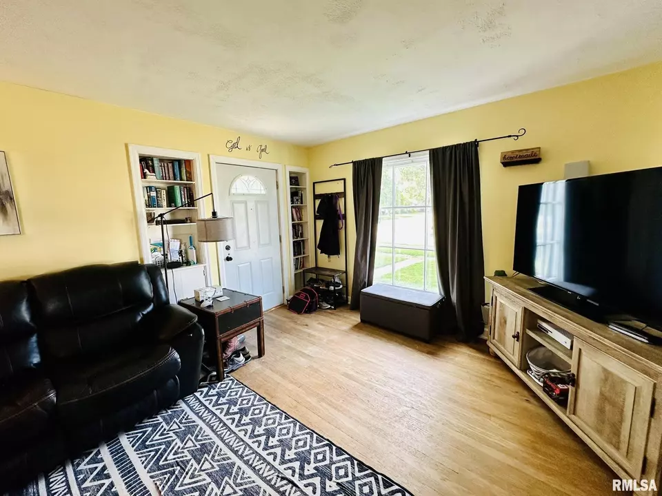  1231 W North St, Galesburg, IL 61401 photo 6