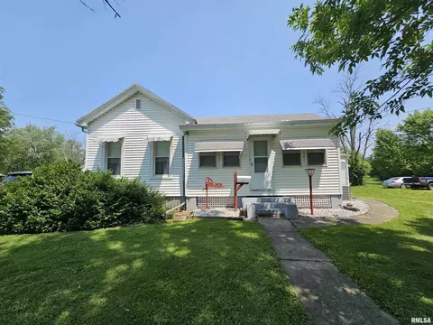 818 W Railroad St, Jacksonville, IL 62650