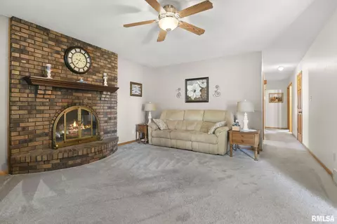 3025 Selkirk Rd, Springfield, IL 62702 photo 3