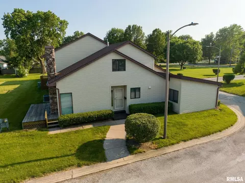 522 N Springfield, Virden, IL 62690