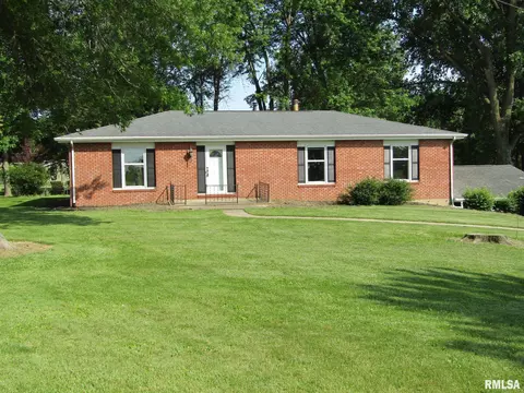 8192 Circle Oak Dr, Petersburg, IL 62675