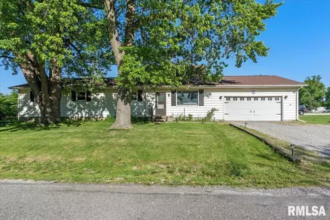6248 Mill St, Pleasant Plains, IL 62677