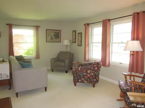 933 Westview Dr, Springfield, IL 62704 photo 3