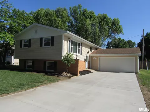 111 Collier Dr, Springfield, IL 62704