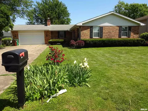 1208 Commanche Rd, Auburn, IL 62615