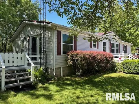 815 N 7th St, Oquawka, IL 61469