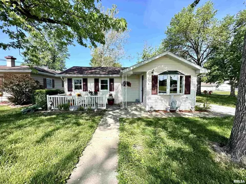 206 S Sangamon St, Auburn, IL 62615
