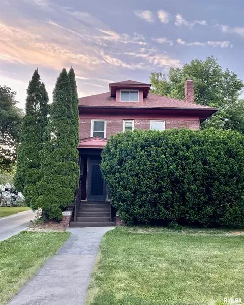1119 N Broad St, Galesburg, IL 61401