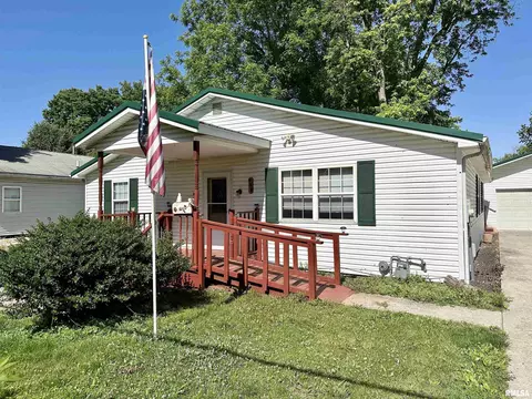 908 N East St, Jacksonville, IL 62650