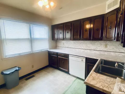 1709 E Knox Ave, Springfield, IL 62703 photo 7