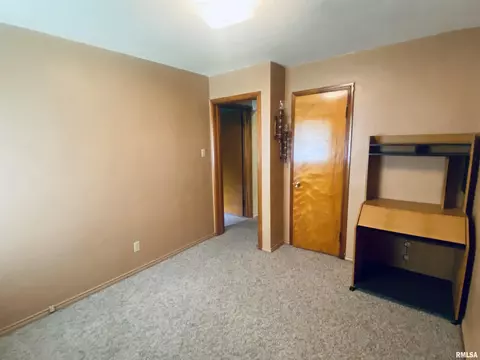 1709 E Knox Ave, Springfield, IL 62703 photo 2