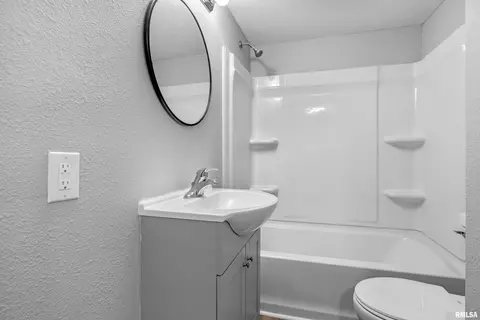 1301 N Osburn Ave, Springfield, IL 62702 photo 7