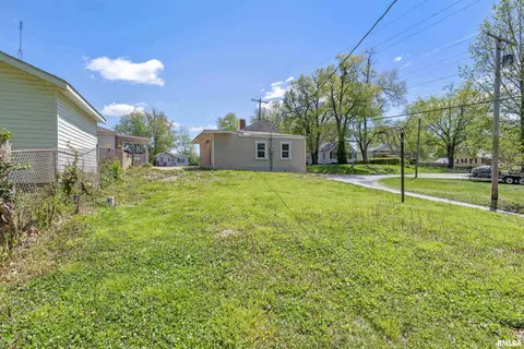 1301 N Osburn Ave, Springfield, IL 62702 photo 17