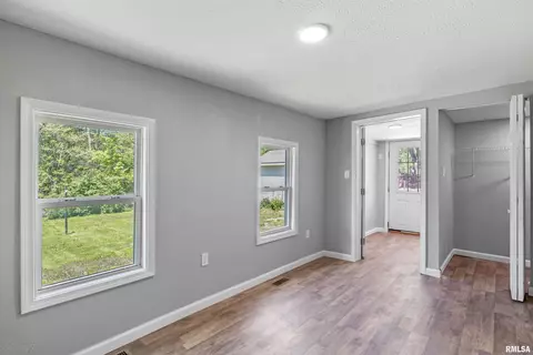 1301 N Osburn Ave, Springfield, IL 62702 photo 11