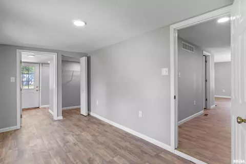 1301 N Osburn Ave, Springfield, IL 62702 photo 14