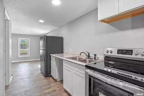1301 N Osburn Ave, Springfield, IL 62702 photo 6