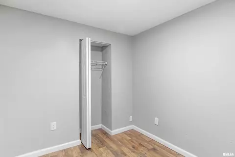 1301 N Osburn Ave, Springfield, IL 62702 photo 9