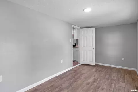 1301 N Osburn Ave, Springfield, IL 62702 photo 12
