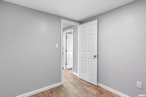 1301 N Osburn Ave, Springfield, IL 62702 photo 10