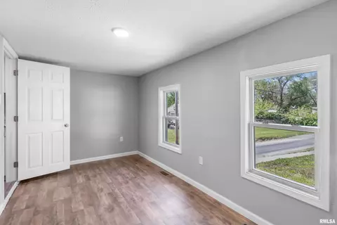 1301 N Osburn Ave, Springfield, IL 62702 photo 13
