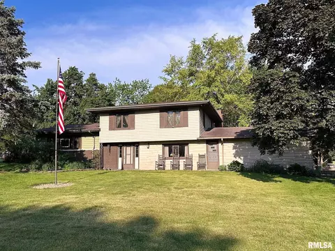 538 N Center St, Oneida, IL 61467