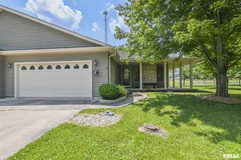 19459 Pinecrest Rd, Petersburg, IL 62675