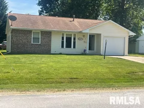 703 W North St, Girard, IL 62640