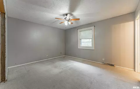 203 Saratoga Rd, Normal, IL 61761 photo 10