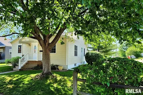 729 N 27th St, Quincy, IL 62301