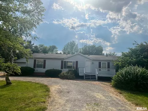13089 Becker St, Tallula, IL 62688