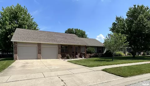 410 Delaney Dr, Jacksonville, IL 62650