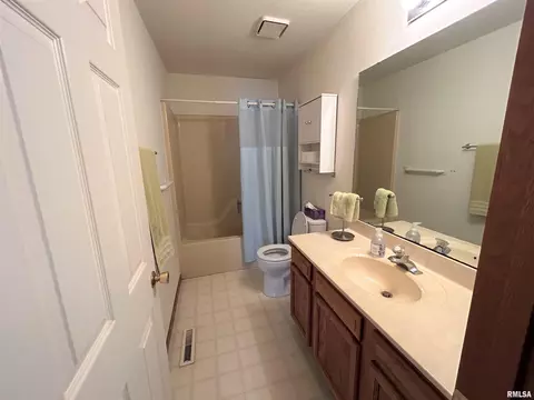 4047 Oakbrook Ct, Springfield, IL 62711 photo 12