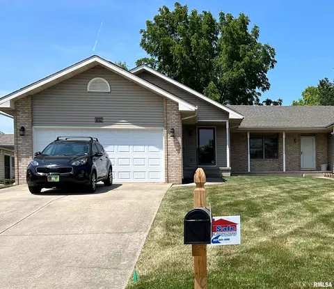 4047 Oakbrook Ct, Springfield, IL 62711 photo 2