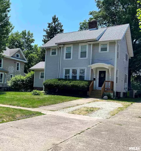 821 W Douglas Ave, Jacksonville, IL 62650
