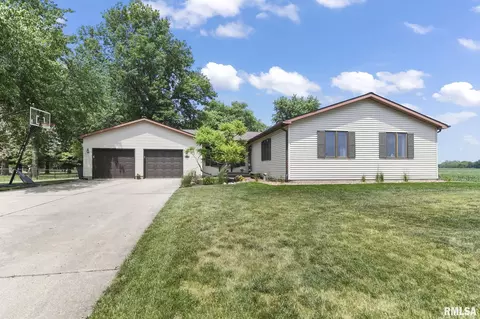 39 Crater Lake Dr, Springfield, IL 62712