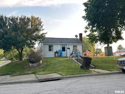1701 Cedar St, Quincy, IL 62301