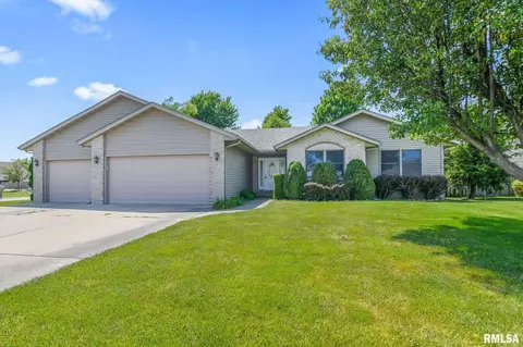 1121 Woodhaven Ct, Chatham, IL 62629