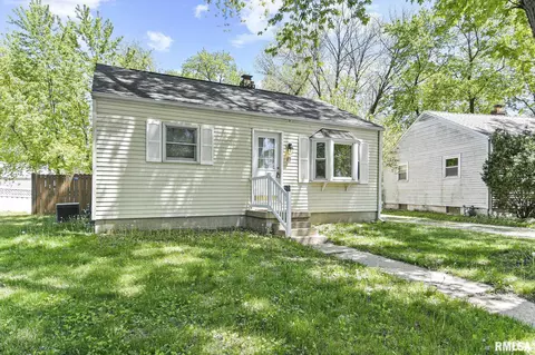 17 Bonnie Ct, Springfield, IL 62704 photo 2