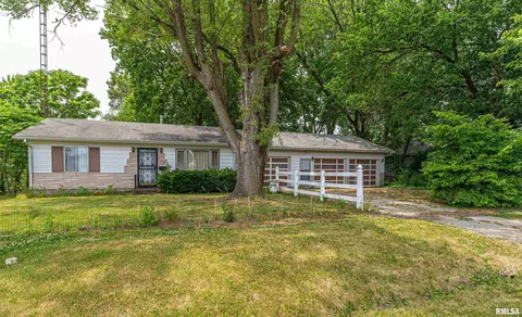 1519 E Pekin St, Lincoln, IL 62656