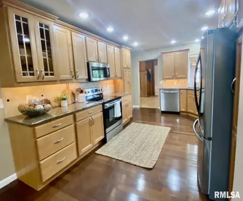319 W Maple Ave, Ursa, IL 62376 photo 5