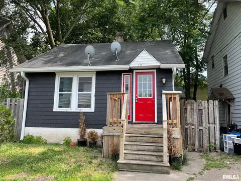 411 W Douglas Ave, Jacksonville, IL 62650